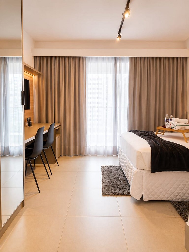 Flat novo e totalmente equipado, localizado ao lado do Allia