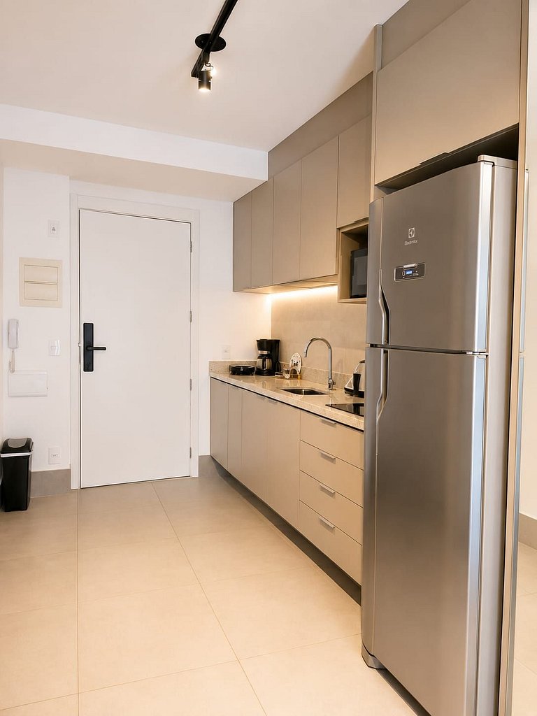 Flat novo e totalmente equipado, localizado ao lado do Allia